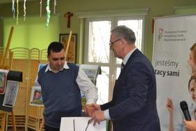 Pokaż zdjęcie: Nagradzanie laureatów