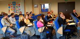 Pokaż zdjęcie: Zaproszeni Goście Słuchają wystąpień