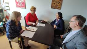 Pokaż zdjęcie: Podpisanie umów z Dyrektorem PCPR w Gryfinie