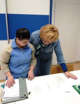 Pokaż zdjęcie: Wizyta dyrektor Marty Mordarskiej w WTZ w Gostwicy