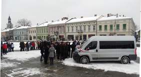 Pokaż zdjęcie: Uroczystość poświęcenia nowych samochodów