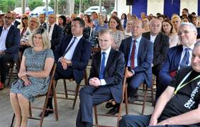 Pokaż zdjęcie: Zaproszeni goście