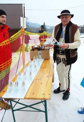 Pokaż zdjęcie: Statuetki