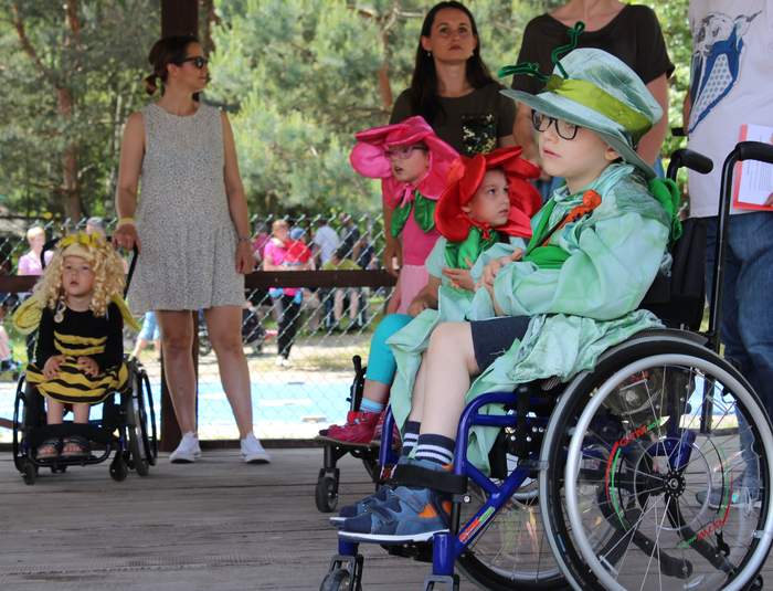 Pokaż zdjęcie: Uczestnicy Stowarzyszenia ,,Krok za Krokiem"