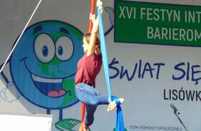 Pokaż zdjęcie: XVI Festyn Integracyjny „Barierom Stop” w Lisówkach