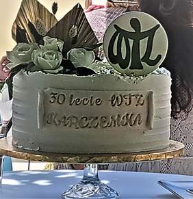 Tort, w kolorach biało-zielonych z napisem 30-lecie WTZ Karczemka