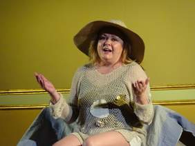 Pokaż zdjęcie: Integracyjny spektakl teatralny pt.: „Shirley Valentine”