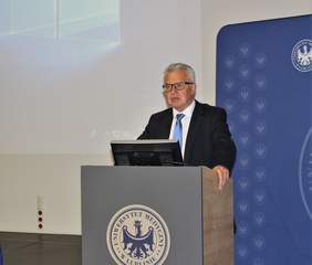 Pokaż zdjęcie: Wystąpienie Krzysztofa Michałkiewicza Sekretarza Stanu w Ministerstwie Rodziny, Pracy i Polityki Społecznej, Pełnomocnika Rządu ds. Osób Niepełnosprawnych