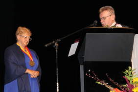 Pokaż zdjęcie: Maria Król Przewodnicząca Stowarzyszenia i Jerzy Dębski Dyrektor Oddziału Lubelskiego PFRON