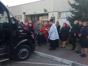 Pokaż zdjęcie: Uroczyste poświęcenie samochodu