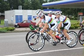 Pokaż zdjęcie: Załoga damska fot. Natalia Kożuch Niepełnosprawni - pełnosprawni w sporcie