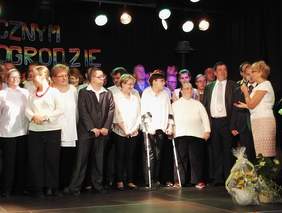 Pokaż zdjęcie: występ artystyczny uczestników WTZ 