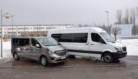 Pokaż zdjęcie: Autobus i bus zakupione na potrzeby WTZ i DPS w Powiecie Oświęcimskim (fot. kety.pl)