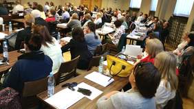 Pokaż zdjęcie: Uczestnicy konferencji pt.: „Osoby z niepełnosprawnością – niewykorzystany kapitał. (Nie)pełnosprawny w biznesie”