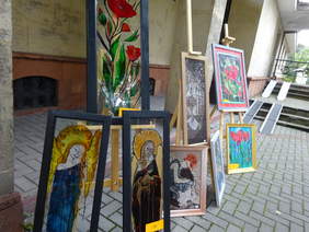 Pokaż zdjęcie: Wystawa prac twórczych osób niepełnosprawnych: „Sztuka przez pryzmat niepełnosprawności”. 