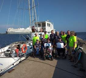 Pokaż zdjęcie: uczestnicy warsztatów żeglarskich 