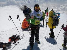 Pokaż zdjęcie: Grzegorz Wierzba, mieszkaniec Torunia, wbiegł na Elbrus by pomóc toruńskiemu Hospicjum "Nadzieja"