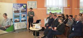 Pokaż zdjęcie: Prezentacja „Badania potrzeb osób niepełnosprawnych" przez Annę Skupień, dyrektor Oddziału Wielkopolskiego PFRON