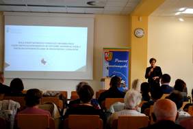 Pokaż zdjęcie: Wystąpienie Anny Skupień, dyrektor Oddziału Wielkopolskiego PFRON podczas konferencji pt.: „Z niepełnosprawnością na Ty”