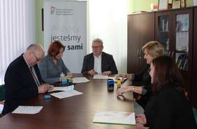 Pokaż zdjęcie: Podpisanie umowy