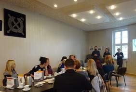 Pokaż zdjęcie: Przedstawiane zagadnienia przykuwały uwagę słuchaczy