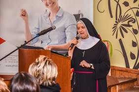 Pokaż zdjęcie: Wystąpienie s. Grażyny Koźlik, Przełożonej Domu Zakonnego Zgromadzenia Sióstr Franciszkanek oraz prezesa Spółdzielni Socjalnej „Talent"