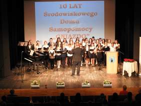 Pokaż zdjęcie: Nauczyciele i uczniowie Szkoły Muzycznej I stopnia w Starym Sączu 