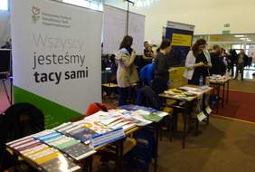 Pokaż zdjęcie: stoisko PFRON - Opoczyńskie targi Pracy i Edukacji 11.04.2019
