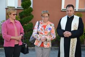 Pokaż zdjęcie: Od lewej: Minister Józefa Szczurek-Żelazko, dyrektor Marta Mordarska oraz ks. dr Marcin Kokoszka 