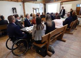 Pokaż zdjęcie: Uczestnicy seminarium „Pełnosprawna niepełnosprawność a rynek pracy”