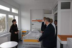 Pokaż zdjęcie: Sala oddziału Pediatrii i Mukowiscydozy.