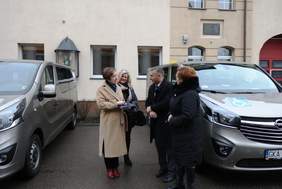 Pokaż zdjęcie: Od lewej: Dyrektor Specjalnego Ośrodka Szkolno-Wychowawczego p. Elżbieta Roszkowska, Dyrektor Zespołu Szkół Technicznych p. Alicja Bieńczyk, Dyrektor Oddział Pomorskiego PFRON p. Dariusz Majorek, Starosta Kartuski p. Janina Kwiecień