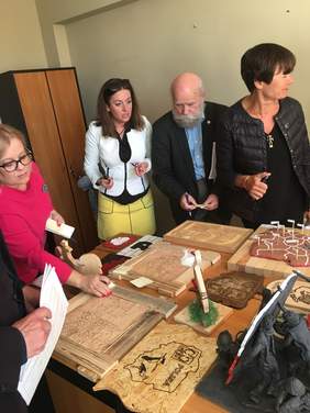 Pokaż zdjęcie: Wojewódzka Komisja Konkursowa XV edycji Konkursu Plastycznego „Sztuka Osób Niepełnosprawnych