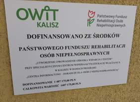 Pokaż zdjęcie: Grafika informująca o finansowaniu Ośrodka Wsparcia i Testów w Kaliszu w całości ze środków PFRON