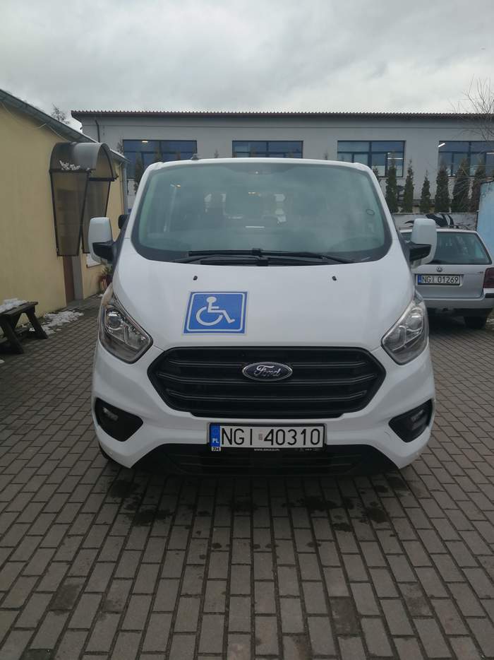 Pokaż zdjęcie: Biały bus 