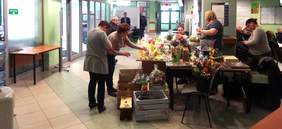 Stoisko podopiecznych Centrum Pielęgnacji Caritas w Toruniu