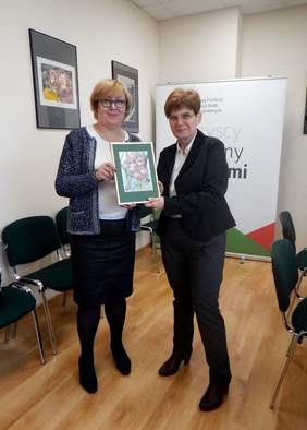 Pokaż zdjęcie: od lewej: Marta Mordarska – dyrektor Oddziału Małopolskiego PFRON oraz Teresa Misina – prezes Spółdzielni Socjalnej Równość 