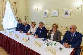 Pokaż zdjęcie: Podpisanie umowy w ramach "Programu wyrównywania różnic między regionami III"