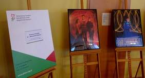 Pokaż zdjęcie: Wystawa pt.: „Malowanie światłem” Stowarzyszenia Na Rzecz Osób Niepełnosprawnych „Iskra” z Poznania