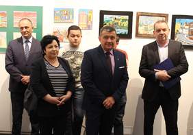 Pokaż zdjęcie: Uczestnicy wernisażu w Przemyślu