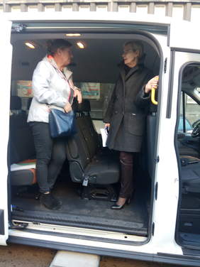 Pokaż zdjęcie: Przestronne wnętrze pojazdu