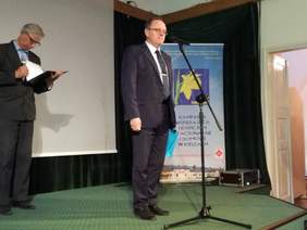 Dyrektor Oddziału Świętokrzyskiego PFRON pan Andrzej Michalski podczas podsumowania Akcji Pola Nadziei
