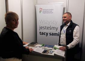 Pokaż zdjęcie: Stoisko Małopolskiego Oddziału PFRON podczas wiosennych Targów Pracy na AGH