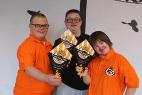 Pokaż zdjęcie: Podopieczni Stowarzyszenia "Tęcza" zapraszają na frytki