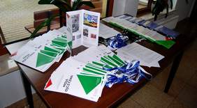 Pokaż zdjęcie: Stoisko informacyjne Małopolskiego Oddziału PFRON