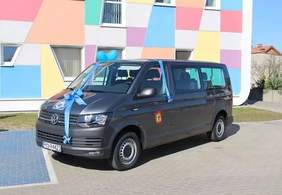 Pokaż zdjęcie: Uroczystość przekazania busa dla wychowanków Przedszkola Samorządowego w Starym Mieście