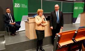 Pokaż zdjęcie: Marta Mordarska, dyrektor Małopolskiego Oddziału PFRON oraz Krzysztof Saczka, dyrektor ZUS  