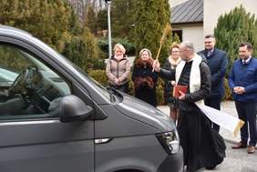 Pokaż zdjęcie: Poświęcenie samochodu dofinansowanego ze środków PFRON
