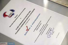 Dyplom dla jednego z laureatów konkursu - Klubu Honorowych Dawców Krwi PCK w Ostaszewie