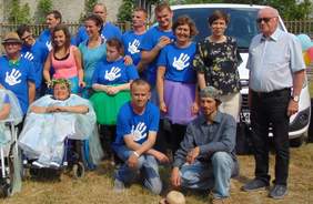 Pokaż zdjęcie: Przekazanie busa z dofinansowaniem PFRON dla Warsztatu Terapii Zajęciowej w Pobiedziskach